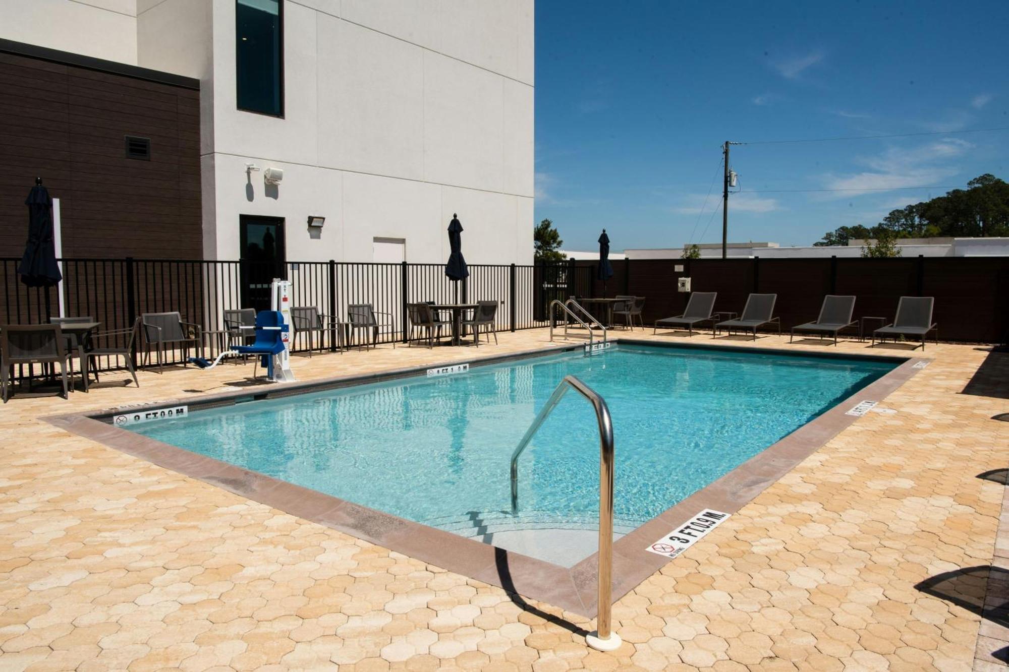 Courtyard By Marriott Lake City Exteriér fotografie